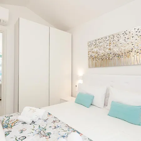 White Pearl - 1 Minute To The Sea Willa Puntaldia